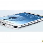Экран 4,3 дюйма, не меньше.  Теперь, когда появился iPhone 5 с 4-дюймовым экраном, пользователям Android потребовался дисплей, который будет хоть немного больше.  В действительности большинству нужно устройство с диагональю экрана, превышающей 4,3 дюйма. У Samsung Galaxy S III, например, она составляет 4,8 дюйма. Это устройство и оказалось самым популярным смартфоном с Android.